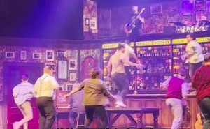 《男声小酒馆》上海开演！边喝啤酒边沉浸观演，经典金曲阿卡贝拉版来袭