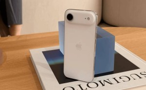 库克参观康宁工厂力挺新款：iPhone Air取消实体SIM卡槽，续航表现超赞！