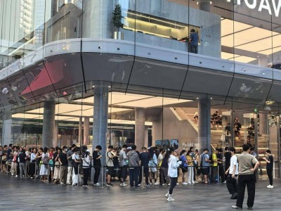 华为Mate XTs非凡大师首销火爆，1分钟售罄，创新科技引领消费新热潮