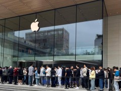 iPhone 17系列首发日探访：北京三里屯苹果店现排队盛况