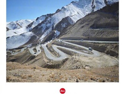 雷军亲驾小米汽车挑战盘龙古道，连续急弯中尽显车辆卓越性能