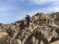 曼德拉山：古老岩画与现代守护者的时空对话 科技人文共筑保护屏障