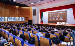 华为总裁校园行：与师生共探鸿蒙生态，携手培育科技创新未来