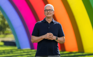 古尔曼驳传闻:库克卸任时机未至 苹果CEO交接尚无迫近迹象