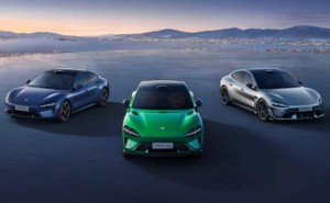 雷军微博回应难消质疑：小米汽车深陷信任危机，平衡宣传与责任成关键