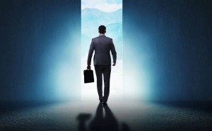 上纬新材完成董事会换届 “稚晖君”彭志辉领衔新一届高管团队