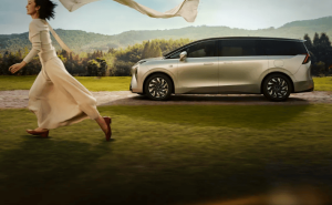 广州车展新技术亮点纷呈：健康座舱、半固态电池、AI车机哄娃成焦点