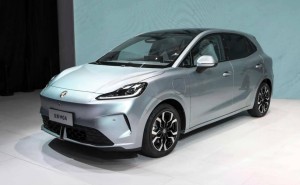 MG4半固态安芯版9.98万起售，对比竞品，续航、智能与舒适性孰优孰劣？