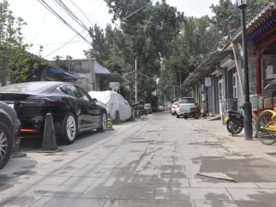 胡同停车不再“极限挑战”：“一街一策”让胡同静下来美起来