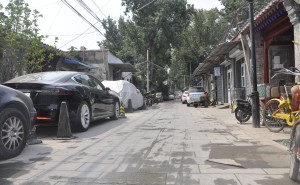 胡同停车不再“极限挑战”：“一街一策”让胡同静下来美起来