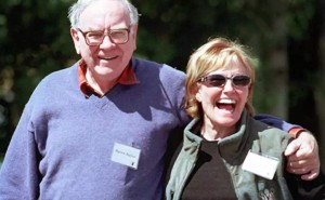 巴菲特情史:与前妻深情相守,再婚后仍延续独特情感纽带