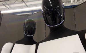 马斯克官宣：Optimus人形机器人复数定名“Optimi”，量产目标宏大