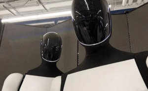 马斯克确认Optimus人形机器人复数新叫法 产量目标野心勃勃