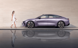 星纪元ES对决小米SU7:新能源操控之争,谁更胜一筹?