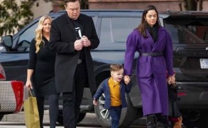 马斯克官宣小15岁AI专家女友,曾诞下多孩,获马斯克母亲高度评价