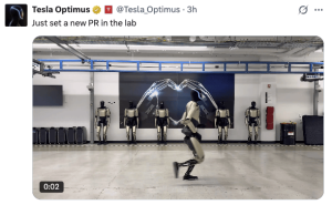 特斯拉“擎天柱”人形机器人跑步刷新纪录,量产进程加速,售价或2万至3万美元