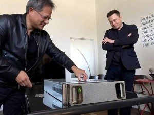从无人问津到再续前缘:黄仁勋忆NVIDIA首款AI超算与马斯克的特殊缘分