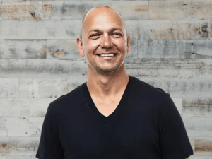 iPod之父托尼·法德爾自薦接任庫克,蘋果CEO繼任者懸念待解