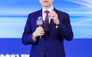 李开复预言：AI Agent重塑企业格局，未来办公效率与竞争力双提升