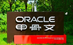 甲骨文上调资本支出引股价波动,CEO称AI增长计划筹款或远低于千亿美元