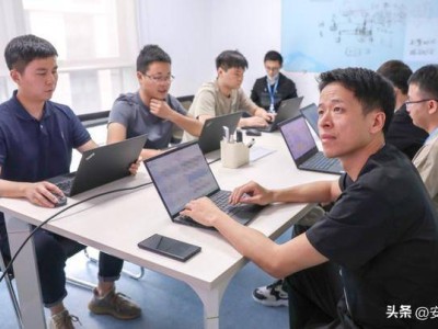 “90后”刘权：于无人之境勇闯科研路 领航国产大模型持续向前