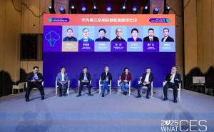 智能座舱生态困局:硬件碎片化、适配成本高,如何破局重构体验?