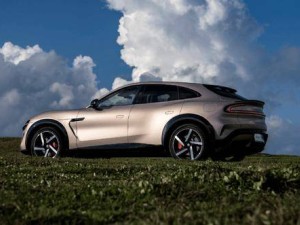 雷军官宣：小米YU7获“五星健康车”认证，清新健康绿色出行全优