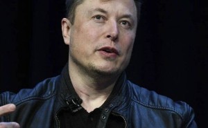 马斯克再发声：驾驶非自动驾驶燃油车如“骑马用翻盖机”已过时