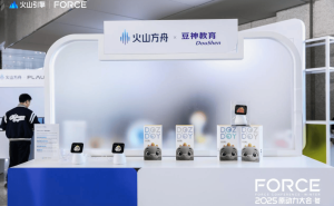 豆神学伴机器人亮相2025火山引擎大会，以AI技术赋能孩子个性化学习新体验