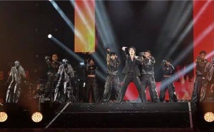 王力宏成都演唱会“黑科技”炸场！马斯克点赞机器人伴舞首秀