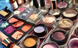 万宁莎莎国际相继撤离内地市场,香港美妆零售企业如何破局突围?