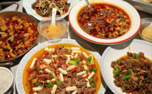 从后厨到全网：川厨以匠心辣味破圈，书写互联网时代美食新传奇