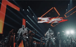 马斯克盛赞宇树机器人王力宏演唱会伴舞 创始人王兴兴首度回应引关注