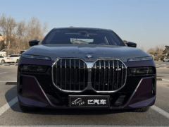 双拼美学邂逅极致性能 试驾宝马M760Le感受豪华与速度的激情碰撞