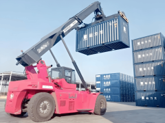 港口物流新突破：正面吊堆高机搭载AI人车识别系统 开启安全高效新纪元