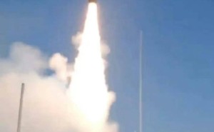 055舰发射YJ-20高超音速反舰导弹，美军防空系统或难招架，海战格局生变