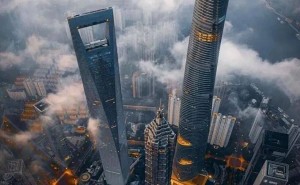 新年将至，回望2025：不同代际普通人的压力与希望交织之路