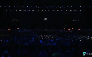 罗永浩“科技春晚”迟到50分钟引关注，超200万网友在线，承诺后续解释