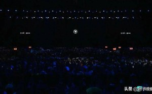 罗永浩科技创新分享会迟到44分钟致歉，门票热销两小时售罄引关注