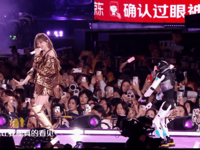 钢铁之躯燃舞台！智元机器人天团跨年唱跳走秀直播样样行