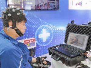 马斯克宣称Neuralink2026年开启脑机接口设备大规模生产并创新植入方式