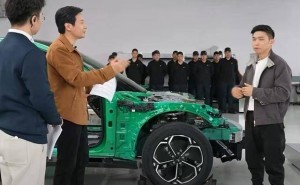 雷军2026首场直播拆小米YU7，半小时超百万观看拆车快于预期