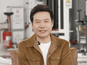 雷军直播回应两大热点：否认7000法务传闻，承诺改进小字标注问题