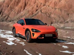 雷军新年直播拆车回应争议，坦言尬黑带来阴影并定下新目标