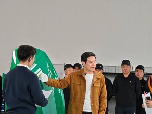 胡锡进观雷军拆解小米汽车直播：以真诚与技术底气重建公众信任