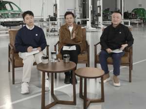 雷军新年直播谈“小字”问题:承认行业陋习,小米即刻整改并表感谢