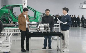 雷军直播火力全开：回应“面条胎”“小字”等争议，直指水军抹黑