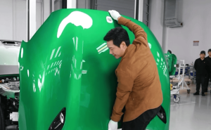 雷军直播拆解小米YU7后回应:装回后将作试验用 不流向市场