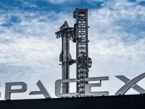 马斯克官宣Space X新计划：4400颗卫星降轨，中国太空安全引关注