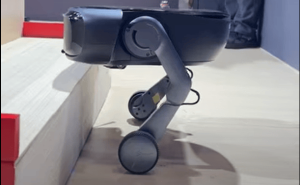 石头科技CES展出双轮腿扫地机器人Saros Rover：可爬楼跳跃，上市时间暂未敲定